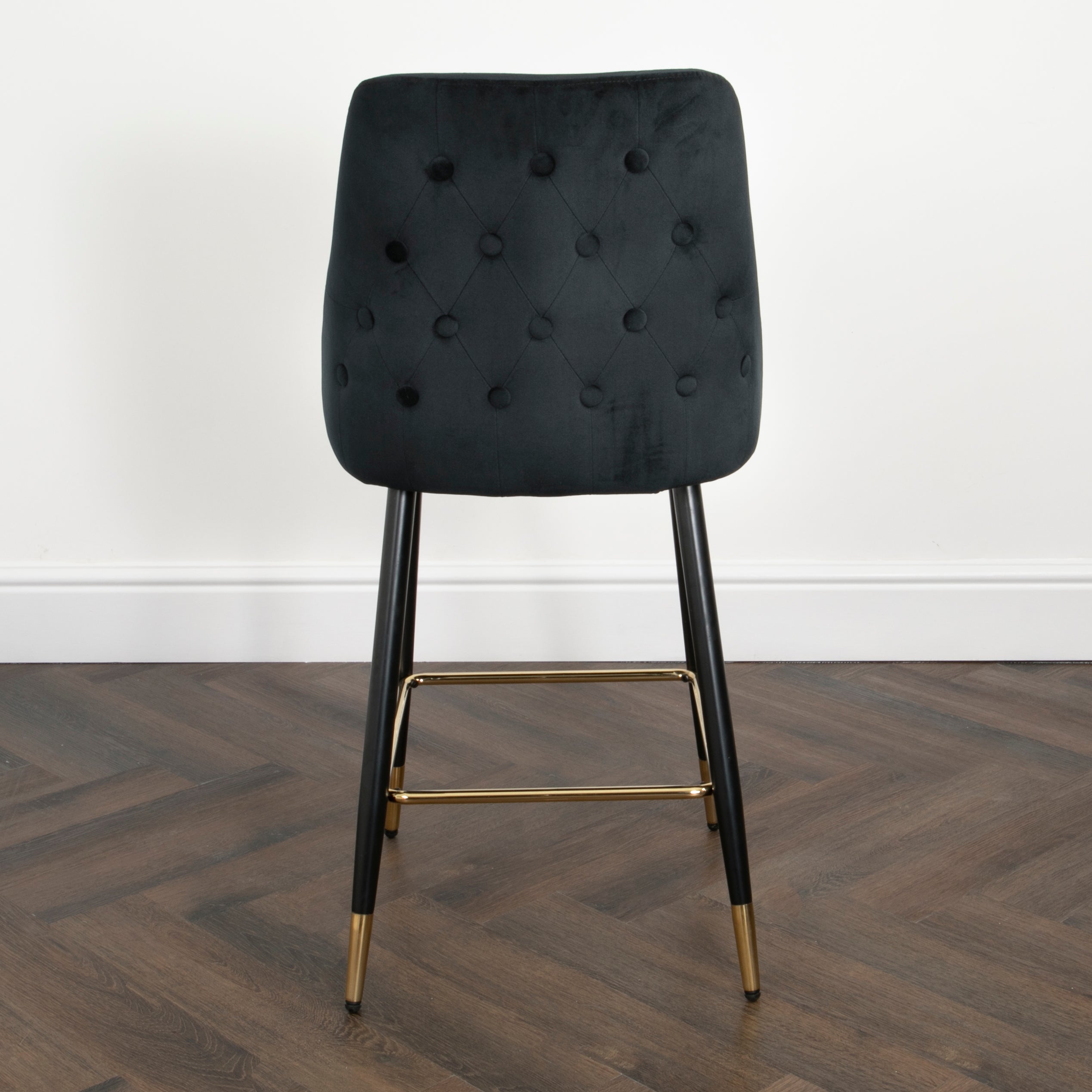 Button back store bar stool